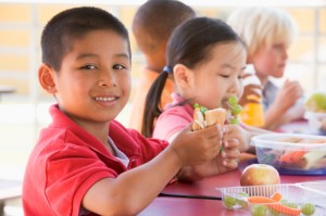 school children eating a healthy lunch